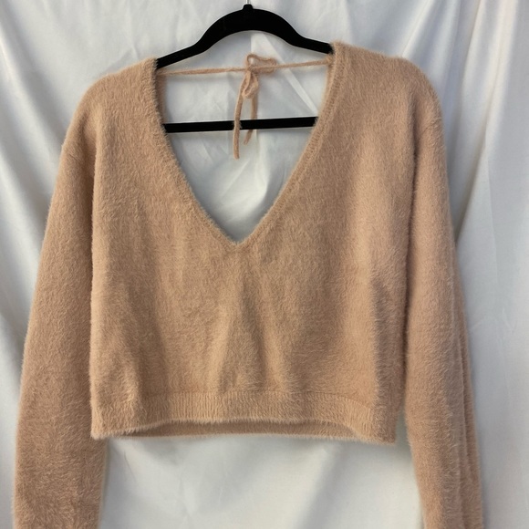 Very cute and soft sweater in nude pink colour 💕 - Picture 3 of 5